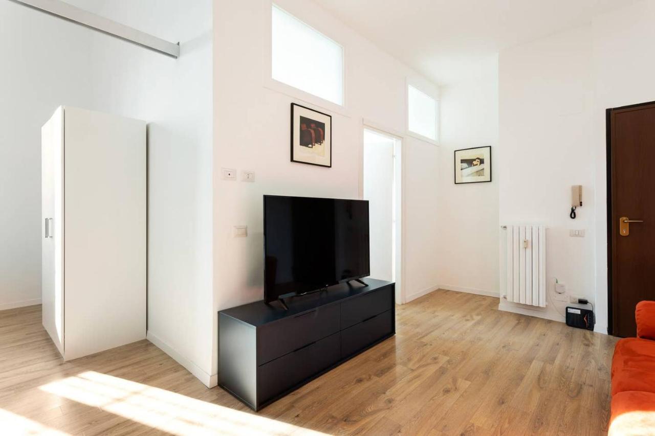 Spacious Flat Close To Fondazione Prada & Metro Milano Eksteriør bilde